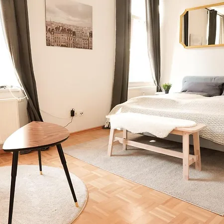 Fullhouse - Halle - Ab7 - Center Apartman *