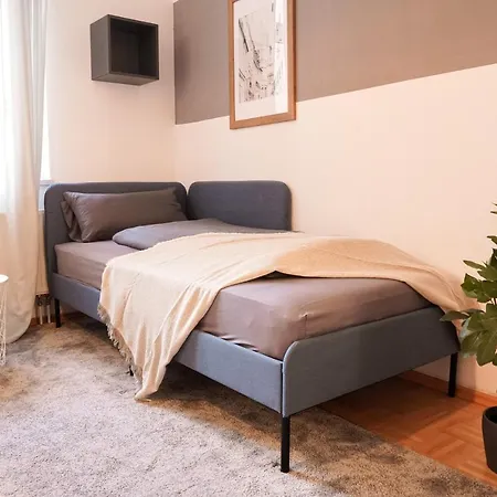 Fullhouse - Halle - Ab7 - Center Галль