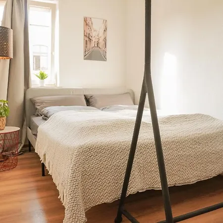 Fullhouse - Halle - Ab7 - Center *